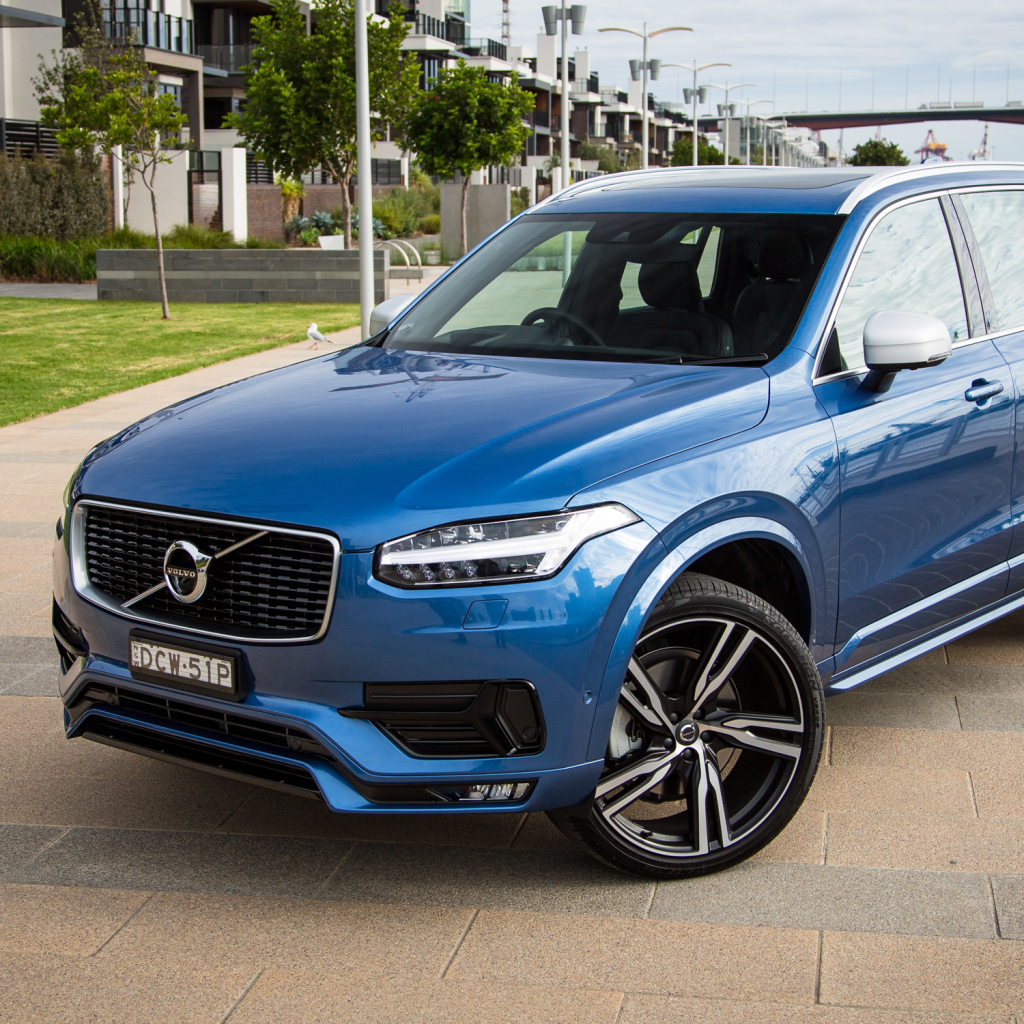 Синий кроссовер универсал  Volvo XC90 