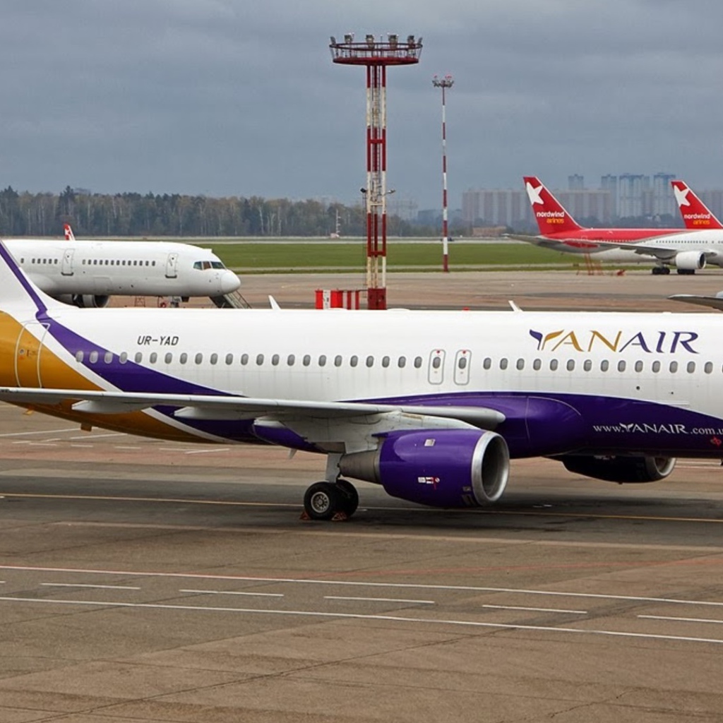 Airbus UR-YAD авиакомпании ЯнЭйр 