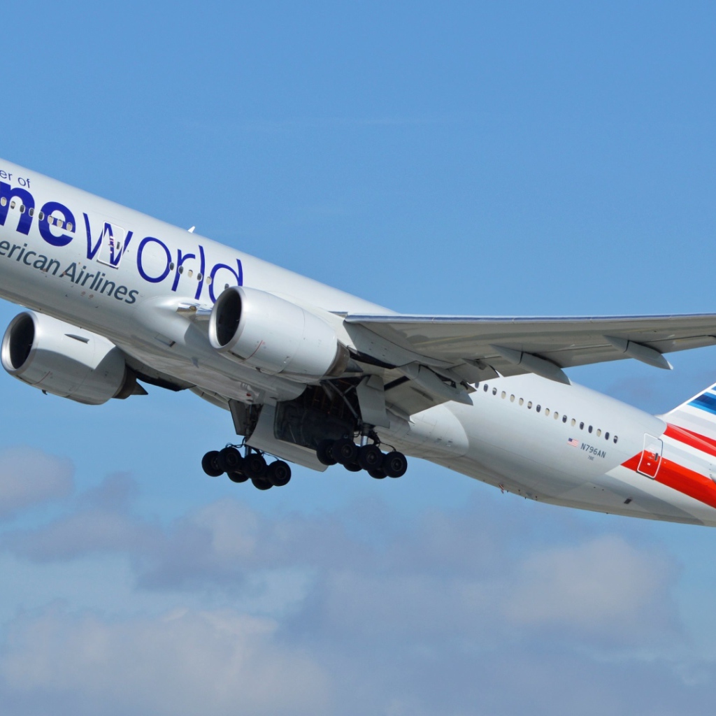 Авиалайнер Boeing 777 авиакомпании American Airlines 