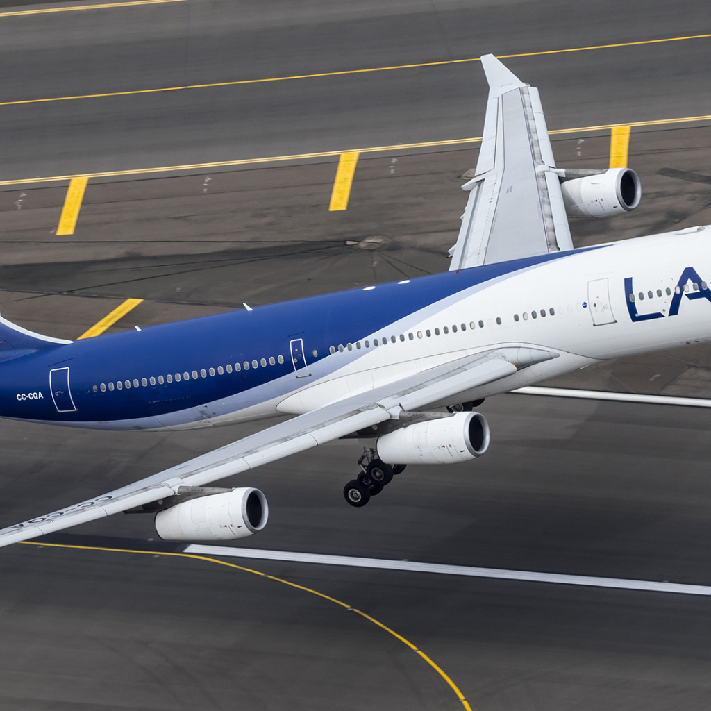 Airbus авиакомпании LAN взлетает