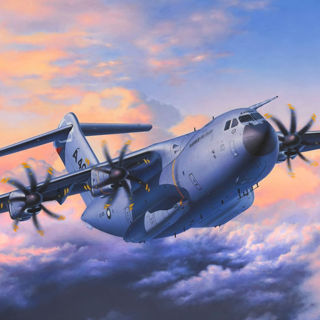 Военный транспортный самолет Airbus  A400M  в небе