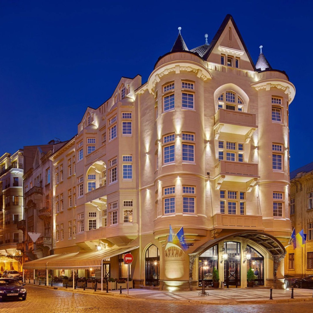 Красивый отель Атлас Делюкс в центре Львова 