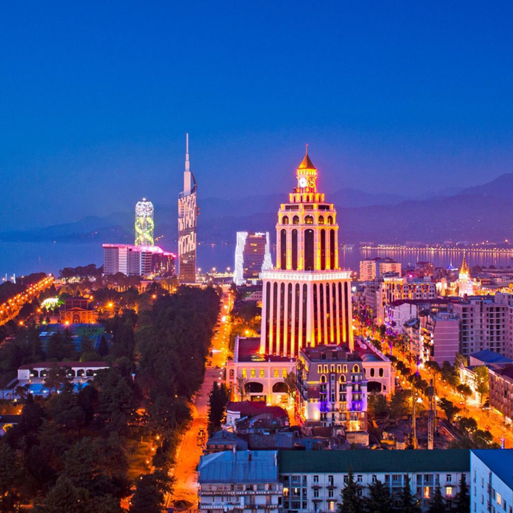 Красивый вечерний  город Батуми 