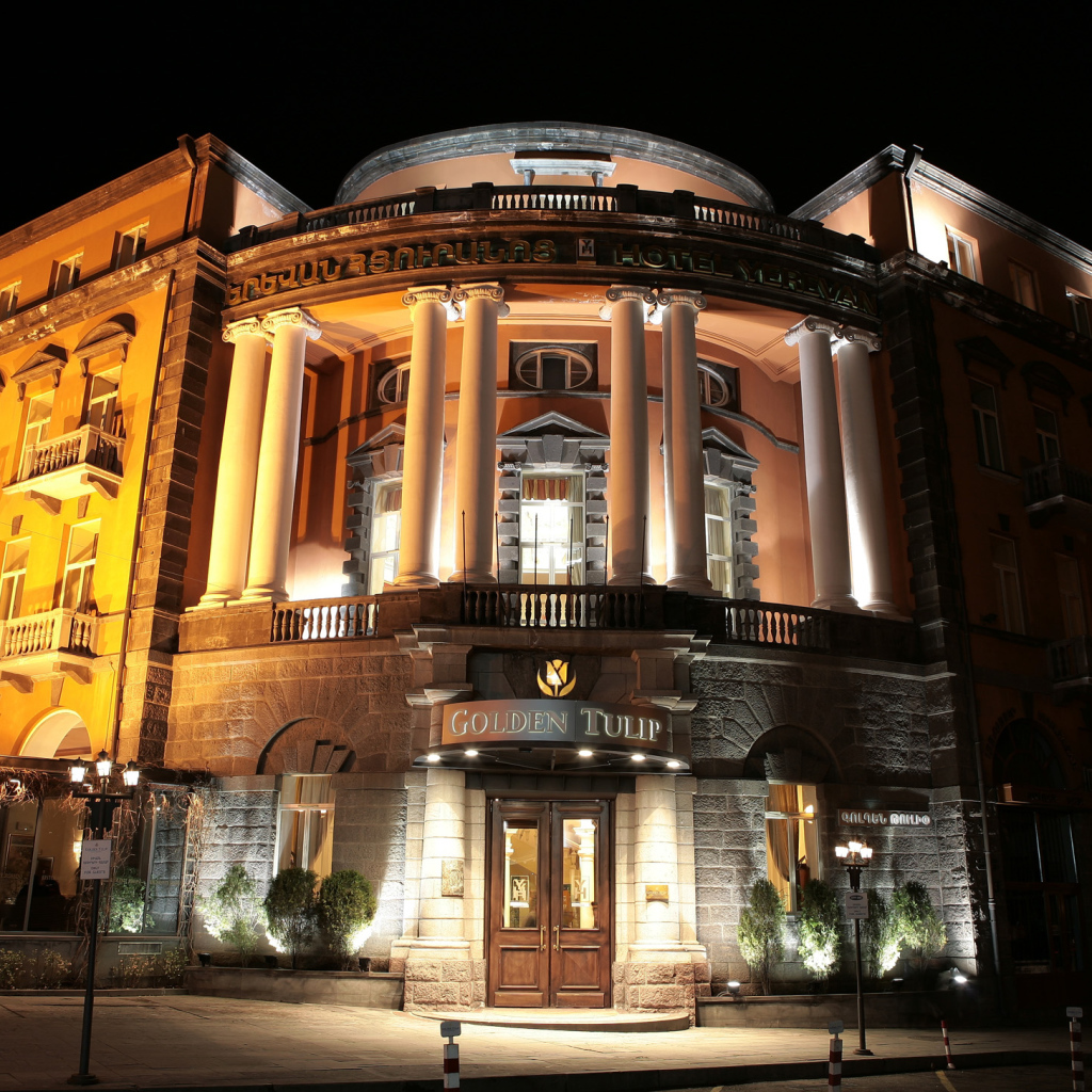 Красивый отель Golden Tulip город Ереван 