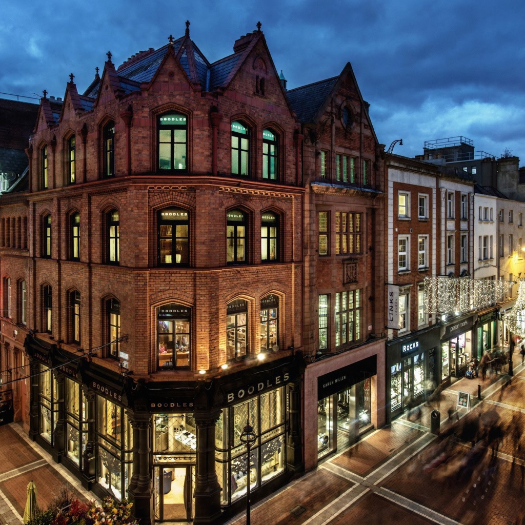 Старинное здание улица Графтон-стрит, Дублин. Ирландия  