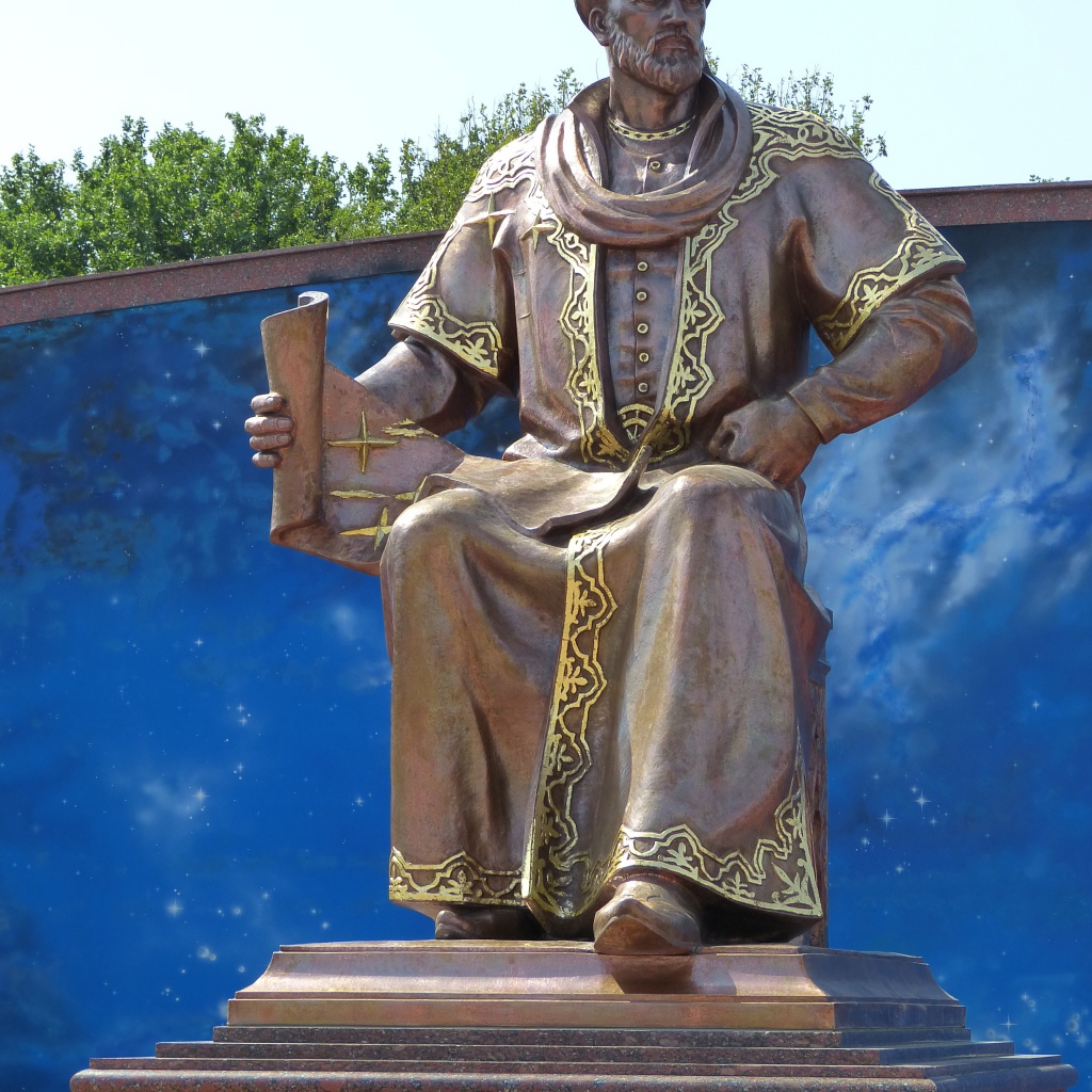 Памятник Мирзо Улугбеку город Самарканд 