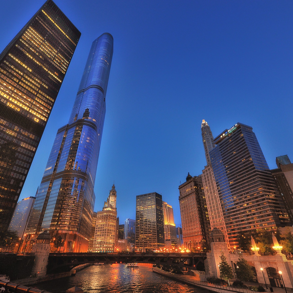 Ночные огни зданий города Чикаго 