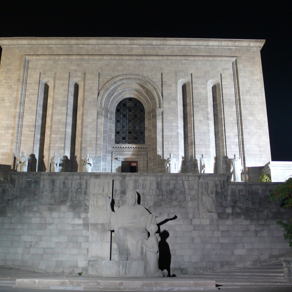 Хранилище и научно-исследовательский институт древних рукописей Матенадаран город Ереван 