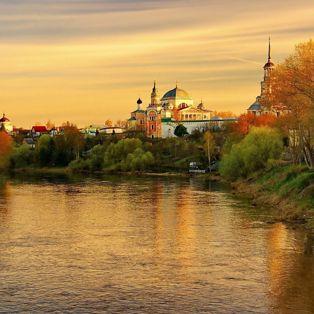 Закат над рекой, город Торжок. Тверская область Россия 