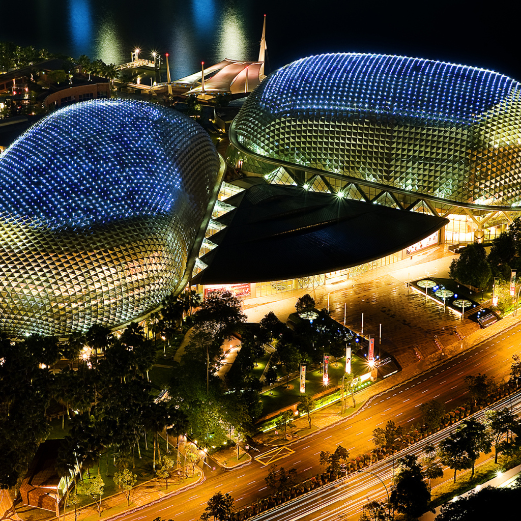 Театр Эспланада в ночное время, Сингапур 