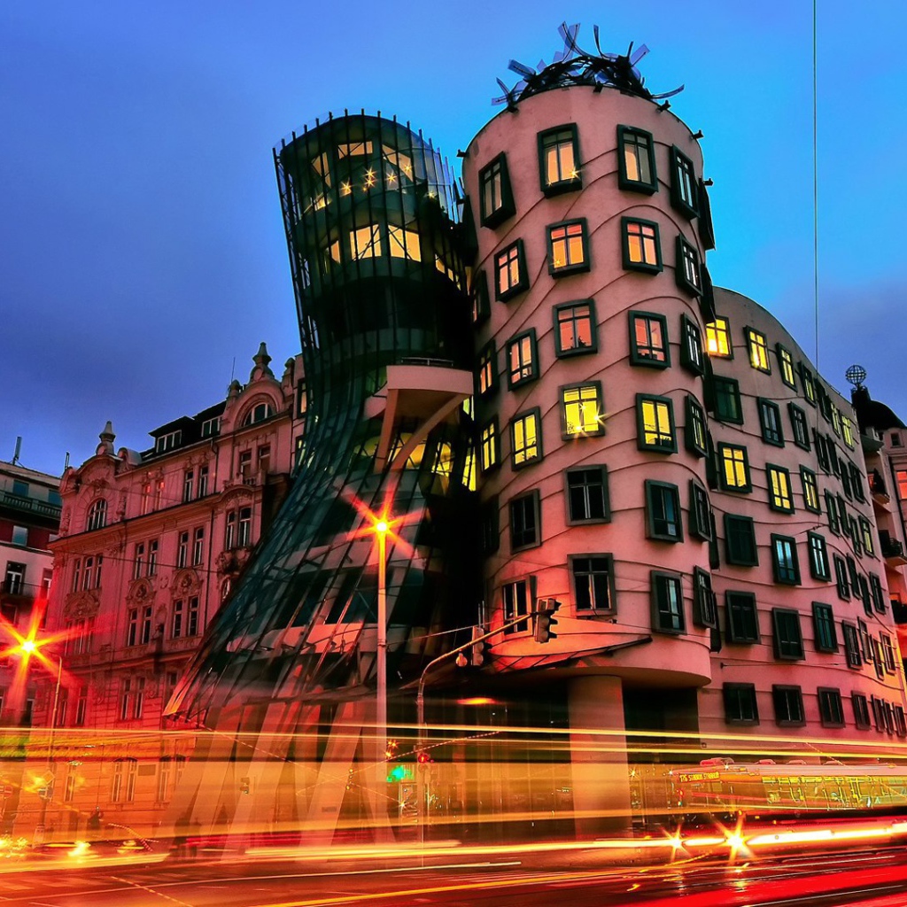 Необычный Танцующий дом,  Прага. Чехия 