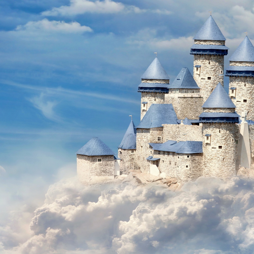 Замок на белых облаках в голубом небе 