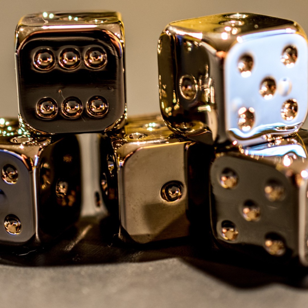 Золотые игральные кости 