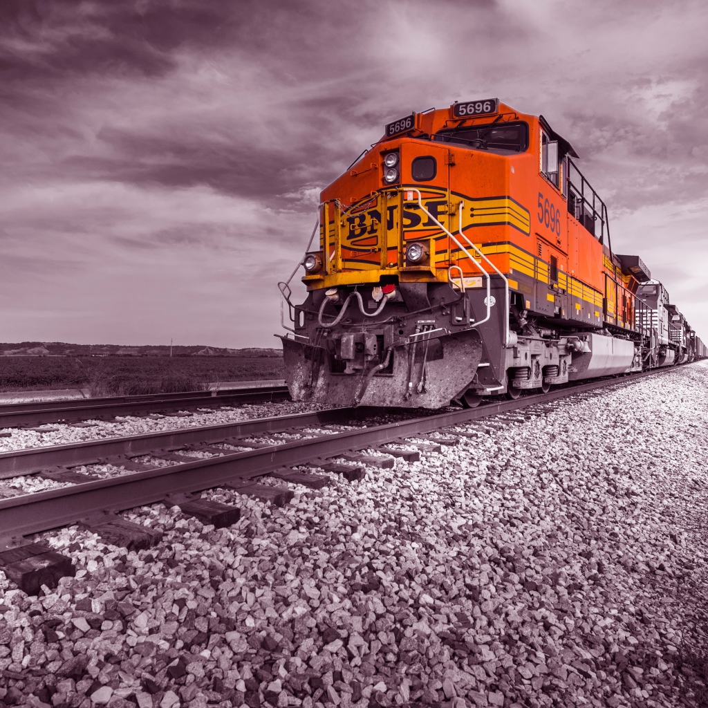 Локомотив на рельсах