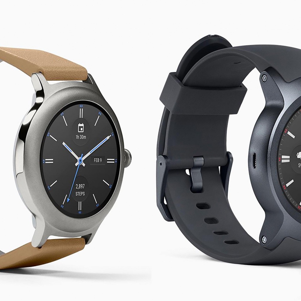 Стильные часы LG Watch Спорт, 2017 на белом фоне