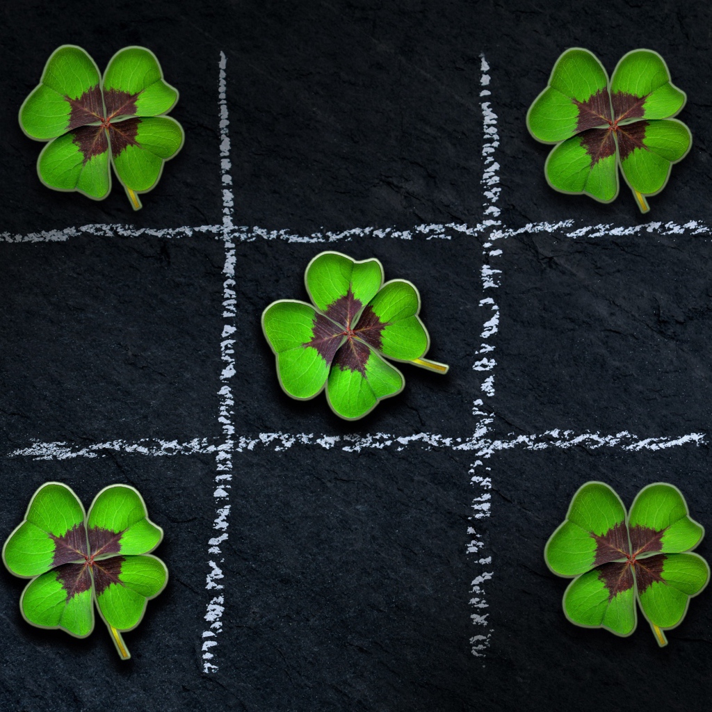 Игра крестики нолики с листьями клевера 