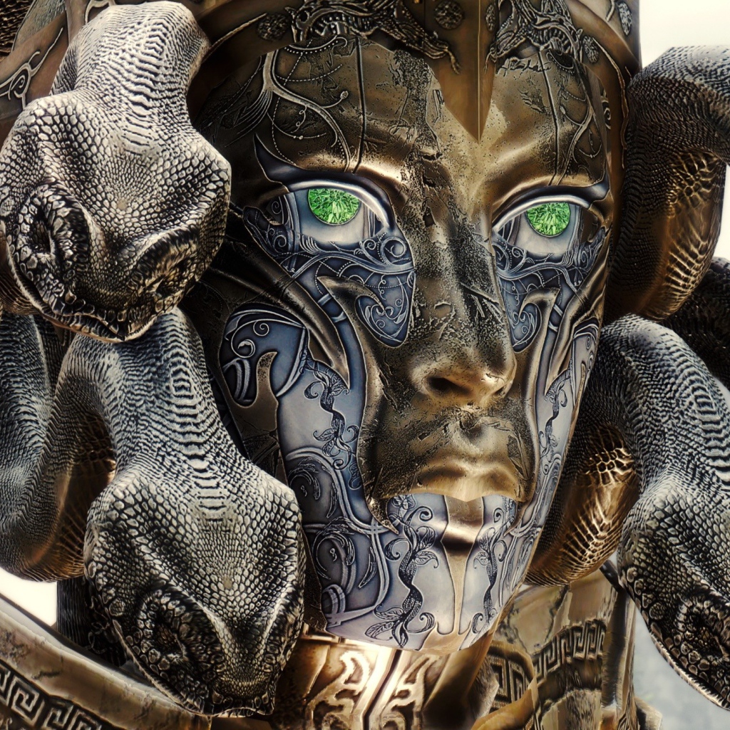 Статуя мифического существа Медузы 