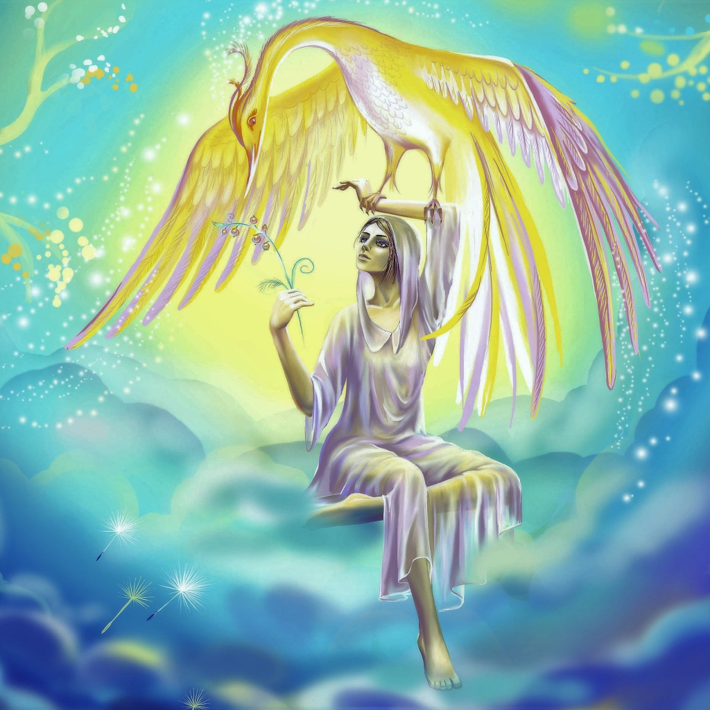 Красивая фантастическая девушка держит на руке птицу феникс