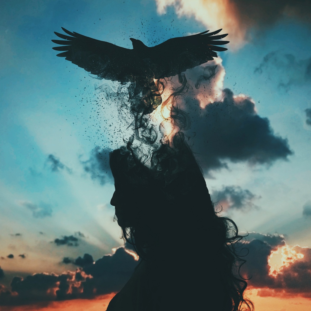 Черная птица вылетает из головы девушки