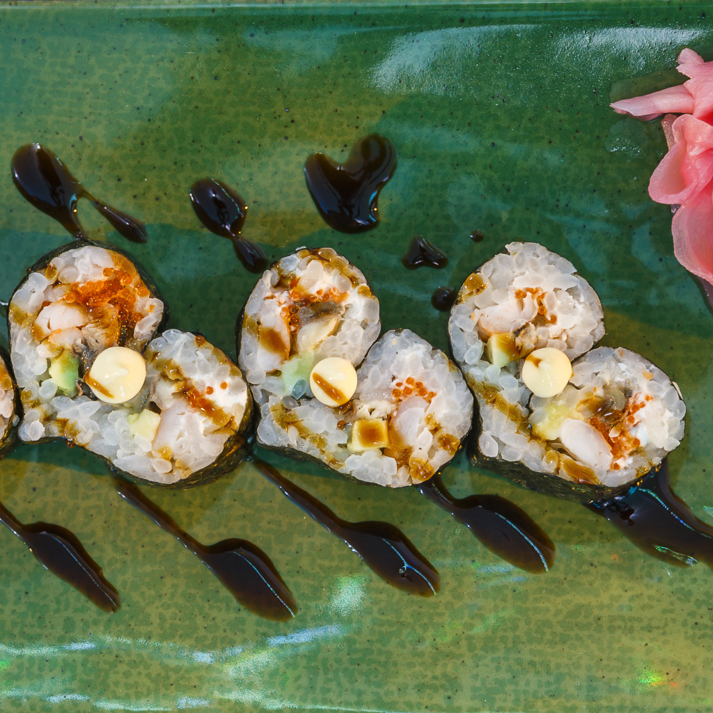 Аппетитные японские суши в форме сердца 