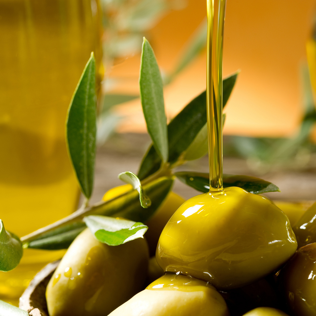 Зеленые оливки с оливковым маслом