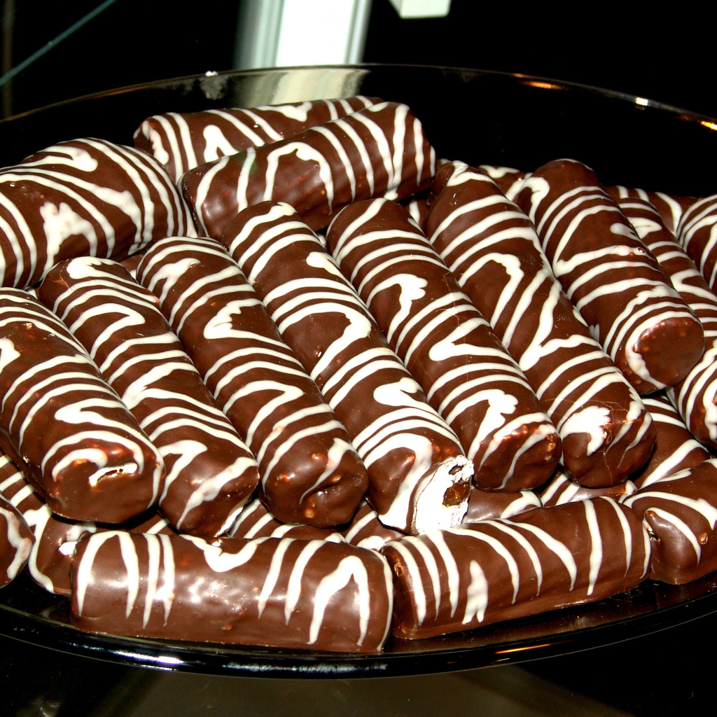 Кондитерское изделие трубочки в шоколаде с кремом