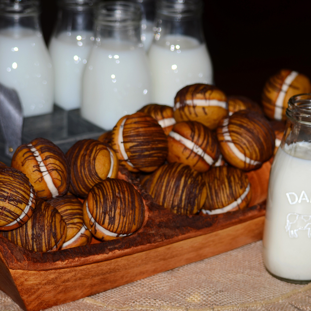 Вкусное круглое печенье с молоком 