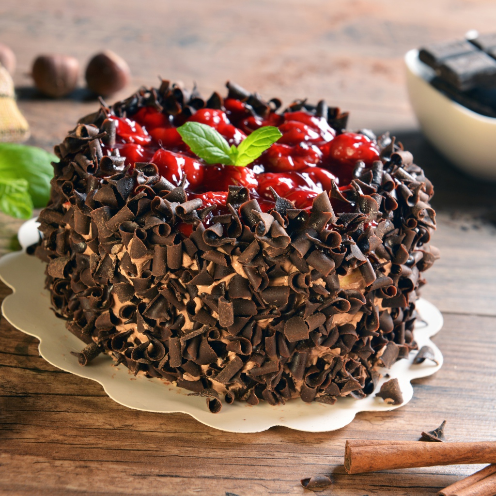 Аппетитный торт с шоколадной крошкой и джемом