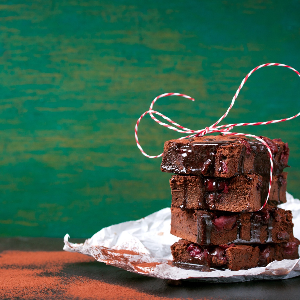 Аппетитное шоколадное пирожное брауни