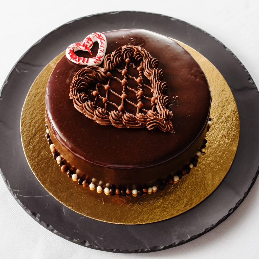 Торт с черным шоколадом и кремом 