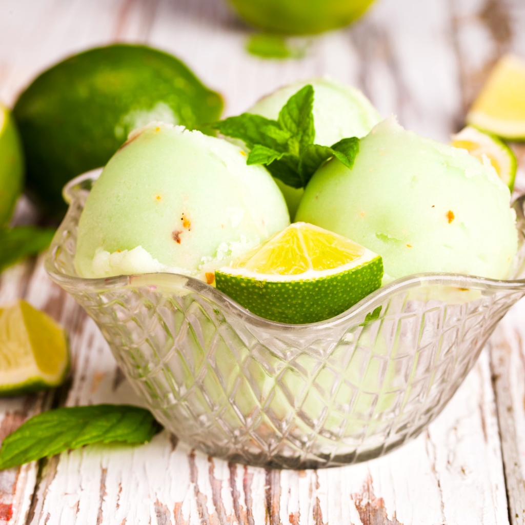 Фруктовое мороженое с лаймом и мятой 