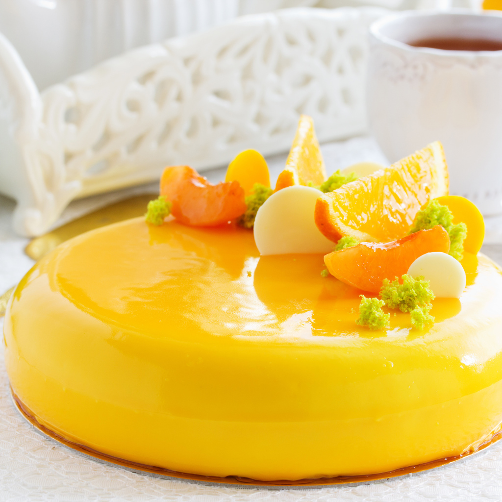 Глянцевый желтый торт с цитрусовыми