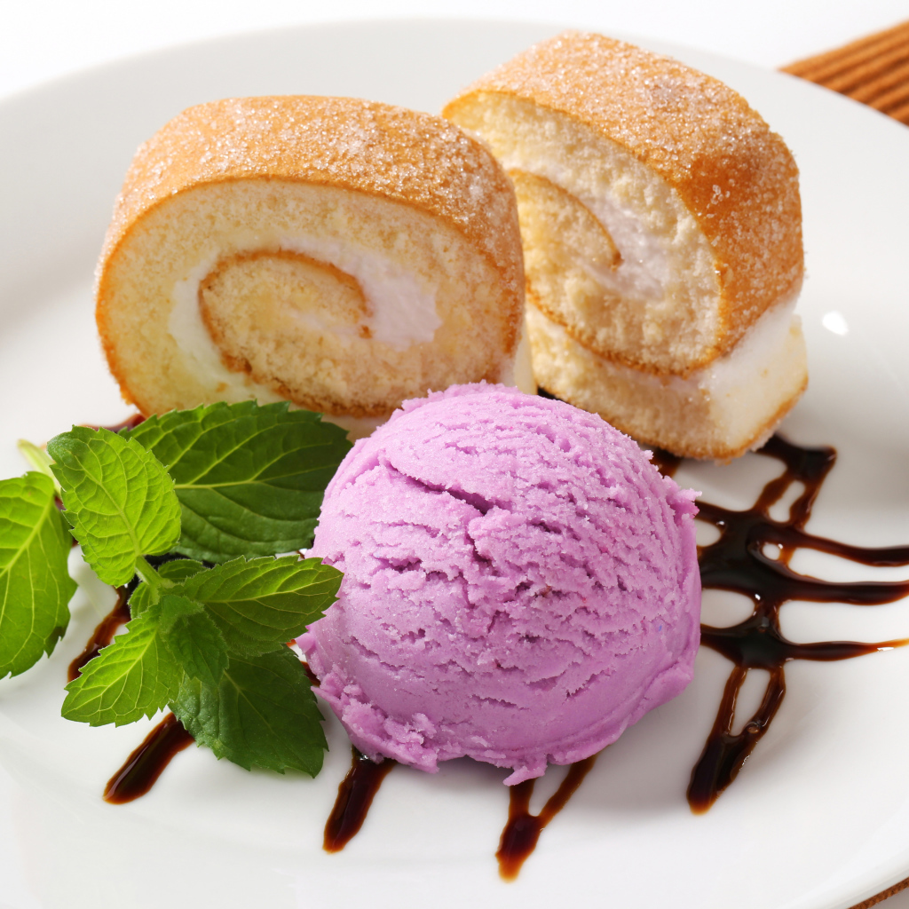Ванильный рулет с мороженым 