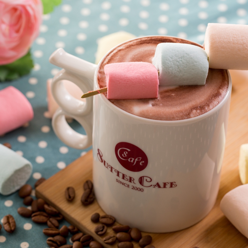 Горячий шоколад с кусочками маршмеллоу