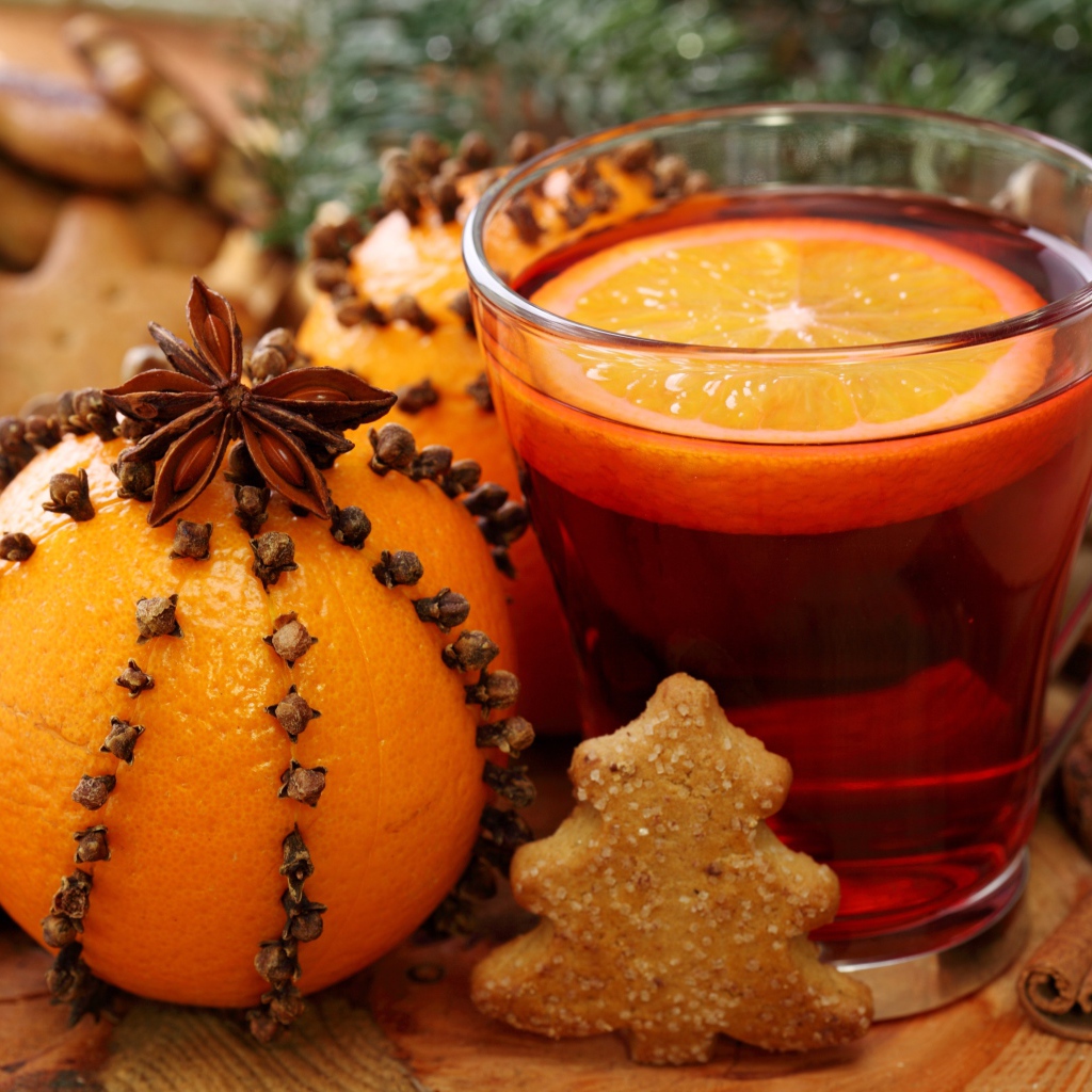 Горячий чай с лимоном, апельсином, корицей и печеньем
