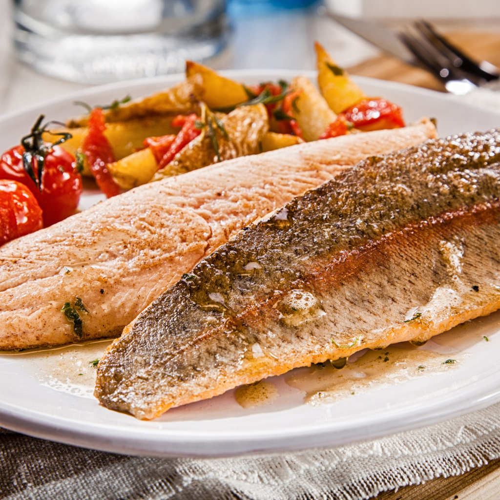 Жареное филе рыбы с овощами