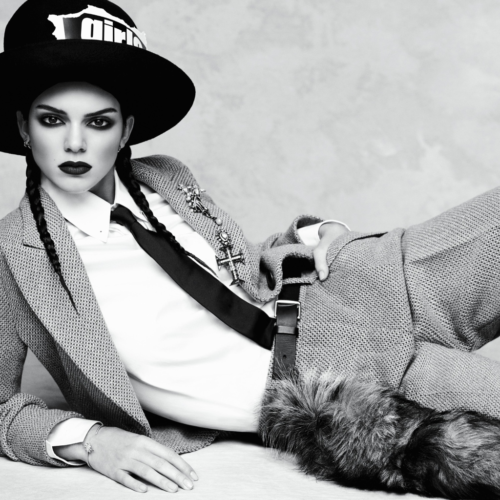 Американская модель Кендалл Дженнер, черно белое фото 