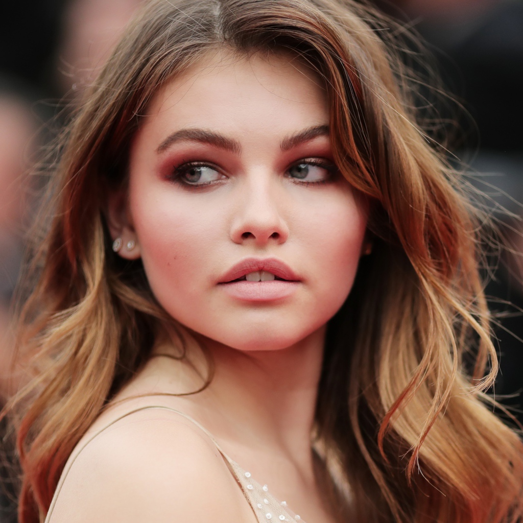 Молодая девушка фотомодель Тилан Блондо