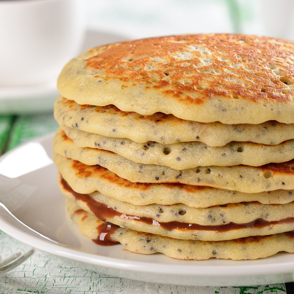 Стопка аппетитных блинов на Масленицу 