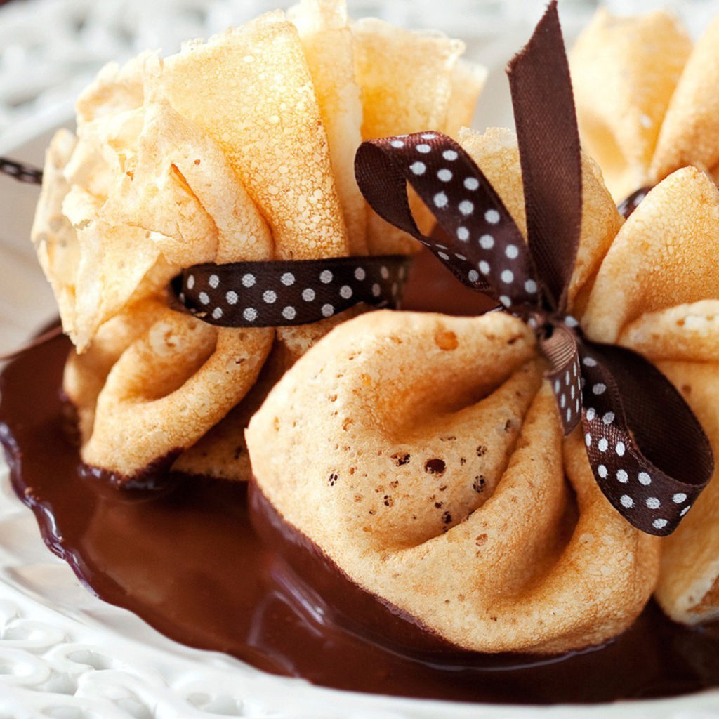 Мешочки из блинов в шоколаде на Масленицу 