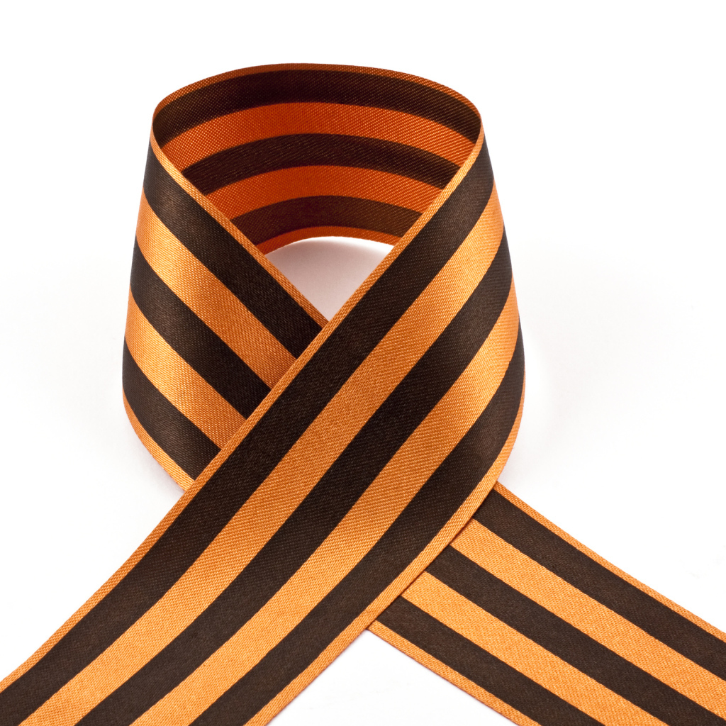 Георгиевская ленточка на день Победы 9 мая на белом фоне 