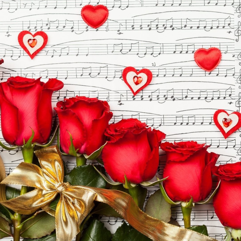 Ноты и красные розы 