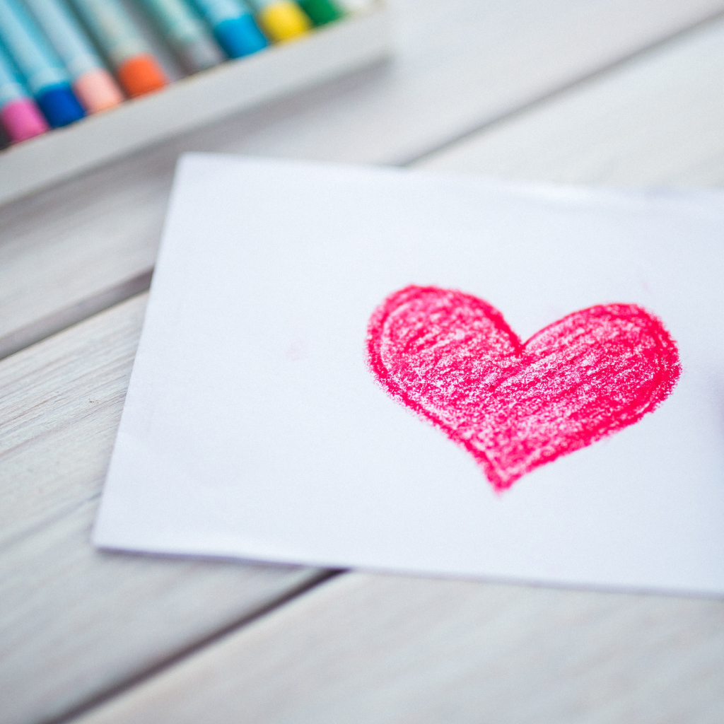 Нарисованное красное сердце