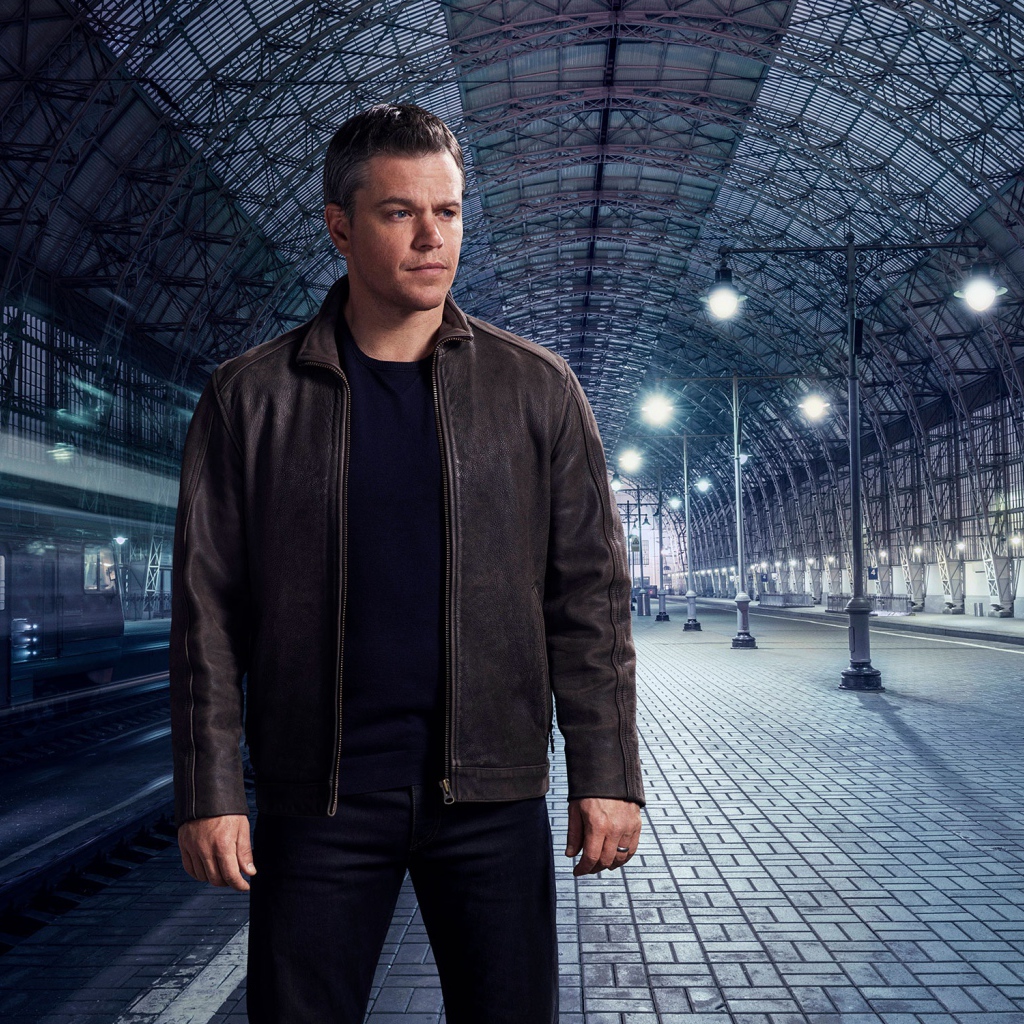 Актер Мэтт Деймон на станции метро 