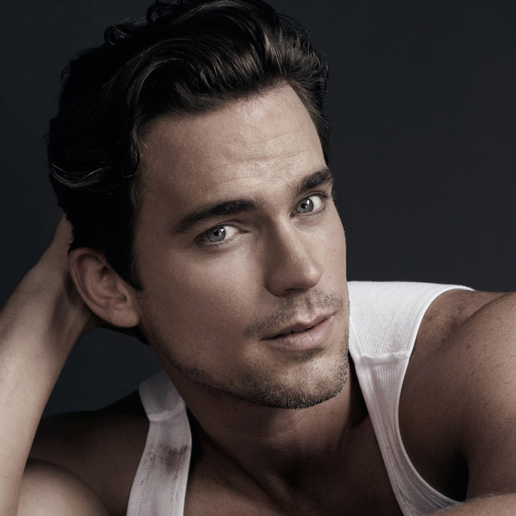 Красивый популярный актер Мэтт Бомер