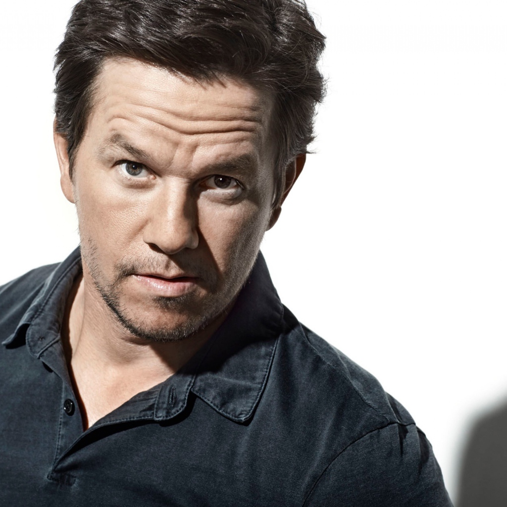 Популярный актер Марк Уолберг фото на белом фоне