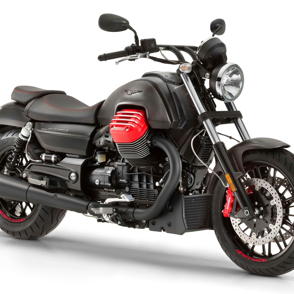 Черный мотоцикл Guzzi Audace Carbon на белом фоне