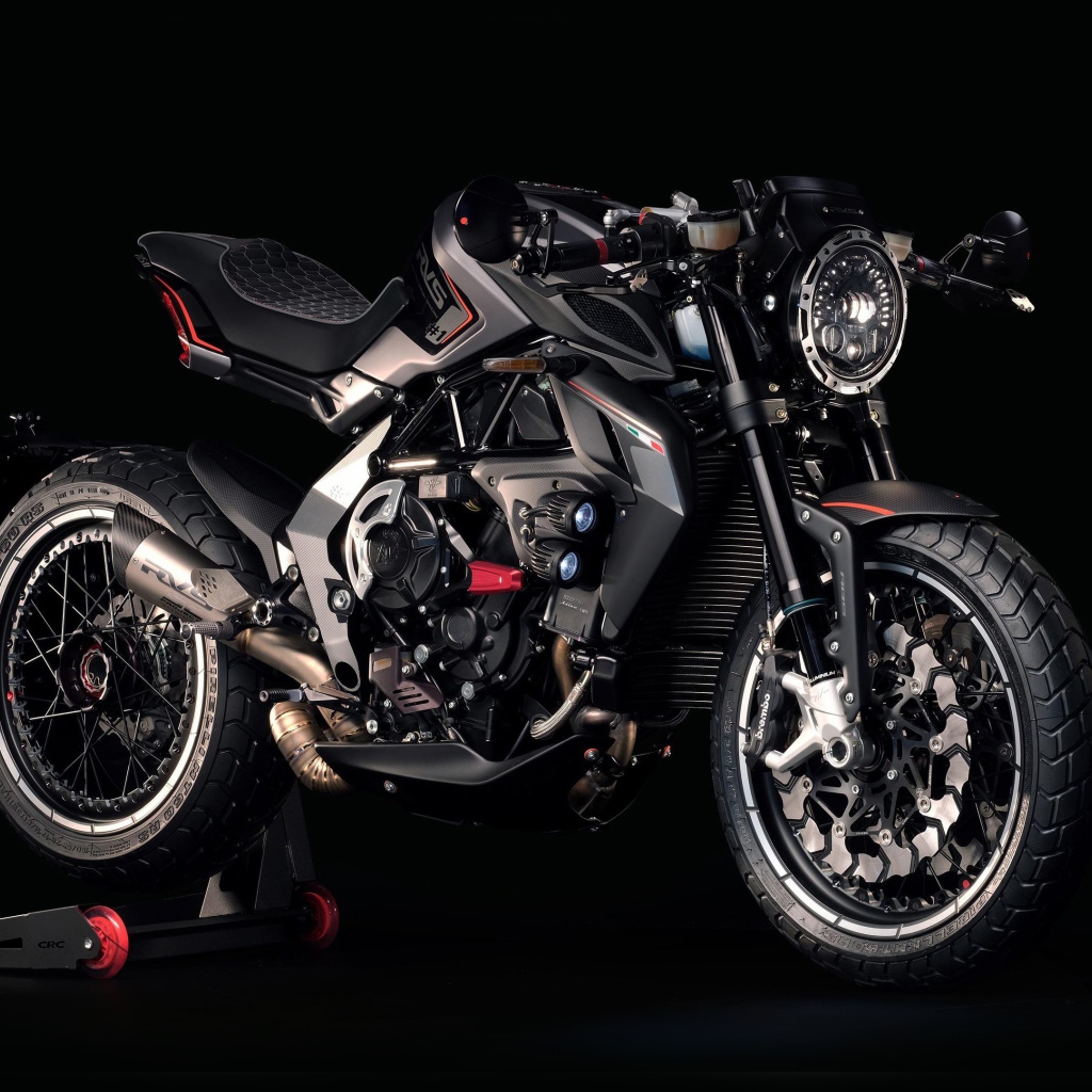 Мотоцикл MV Agusta RVS на черном фоне