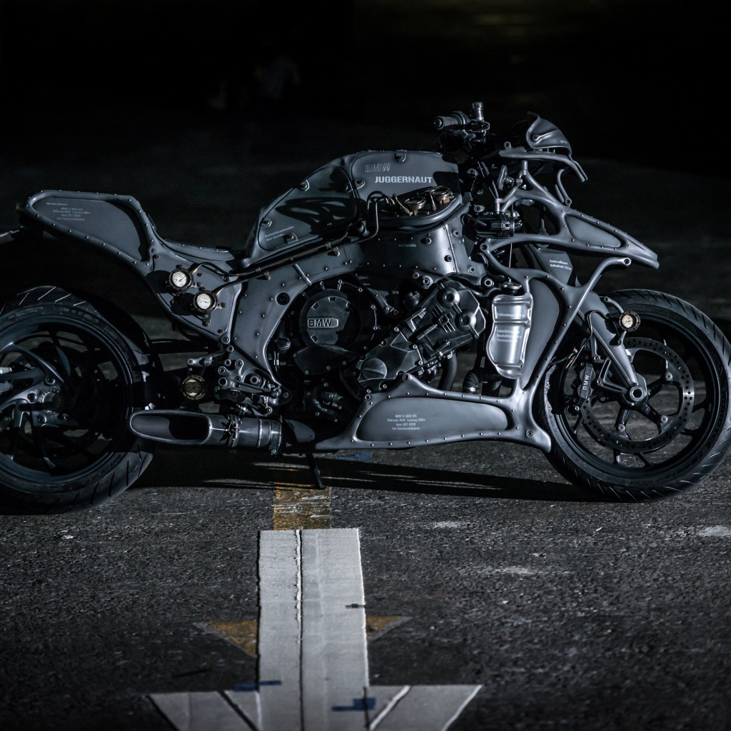 Черный мотоцикл  BMW K1600GTL Juggernaut