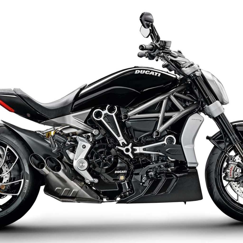 Черный мотоцикл Ducati XDiavel S на белом фоне